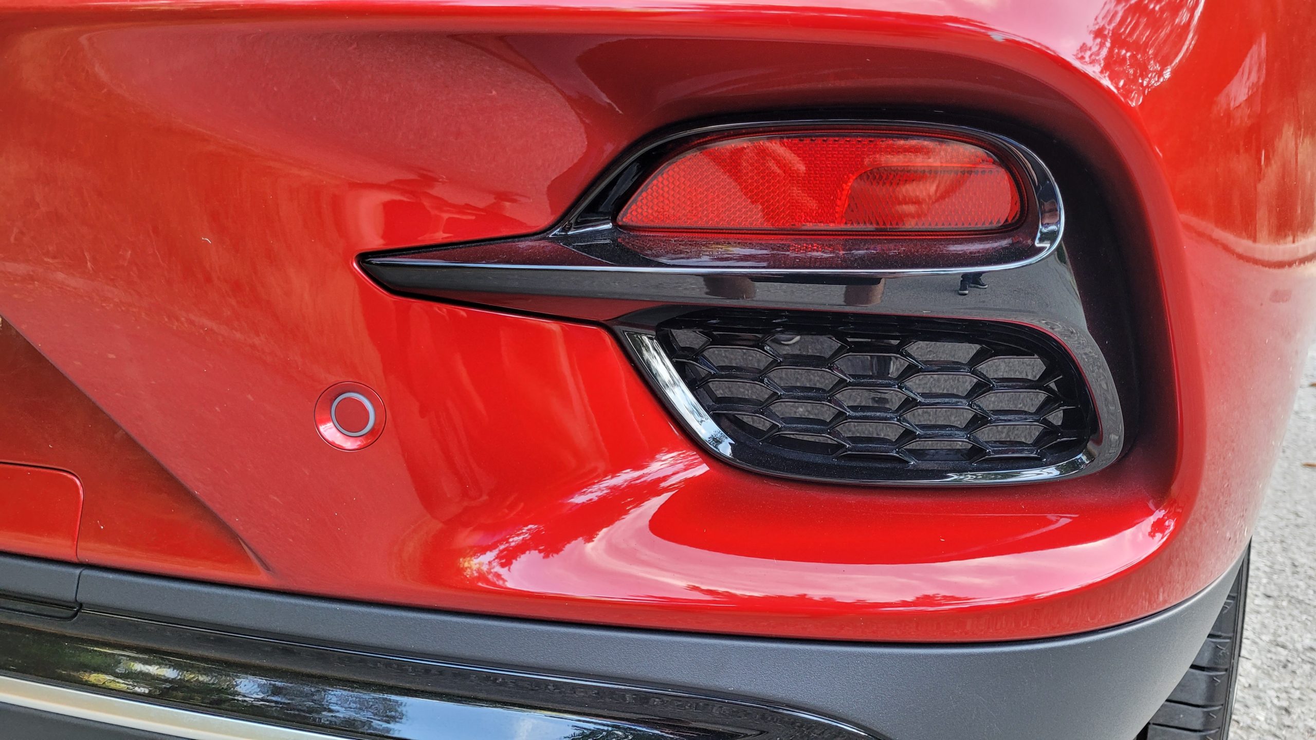 MG ZS rear bumper reflector close-up