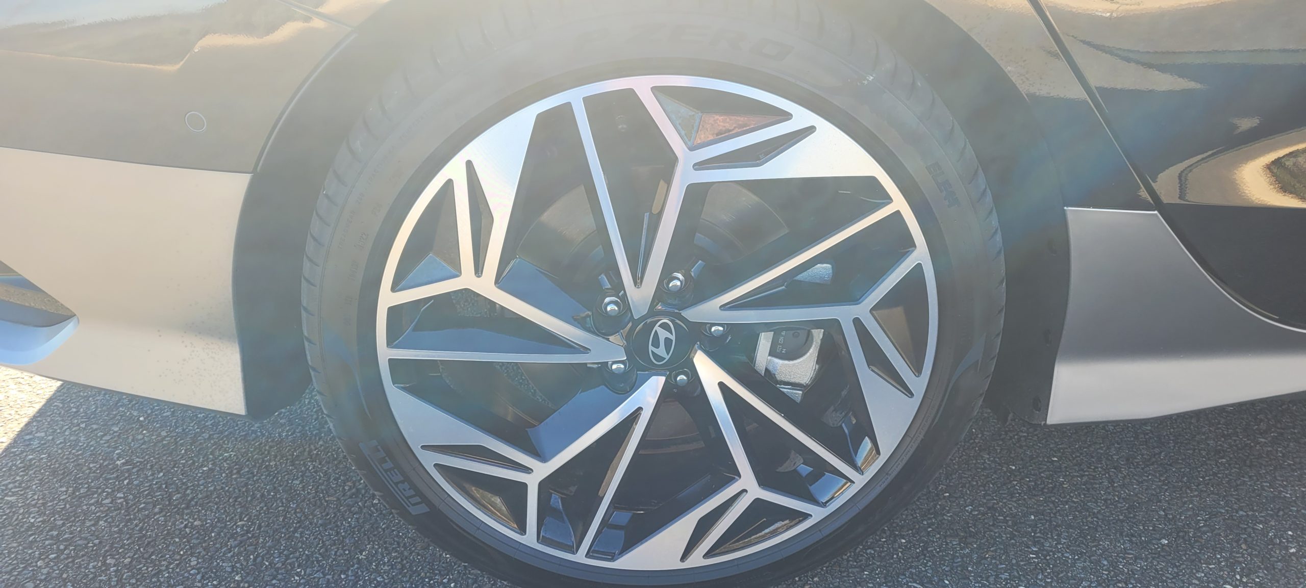 Black Hyundai IONIQ 6 TECHNIQ close-up of wheel mag