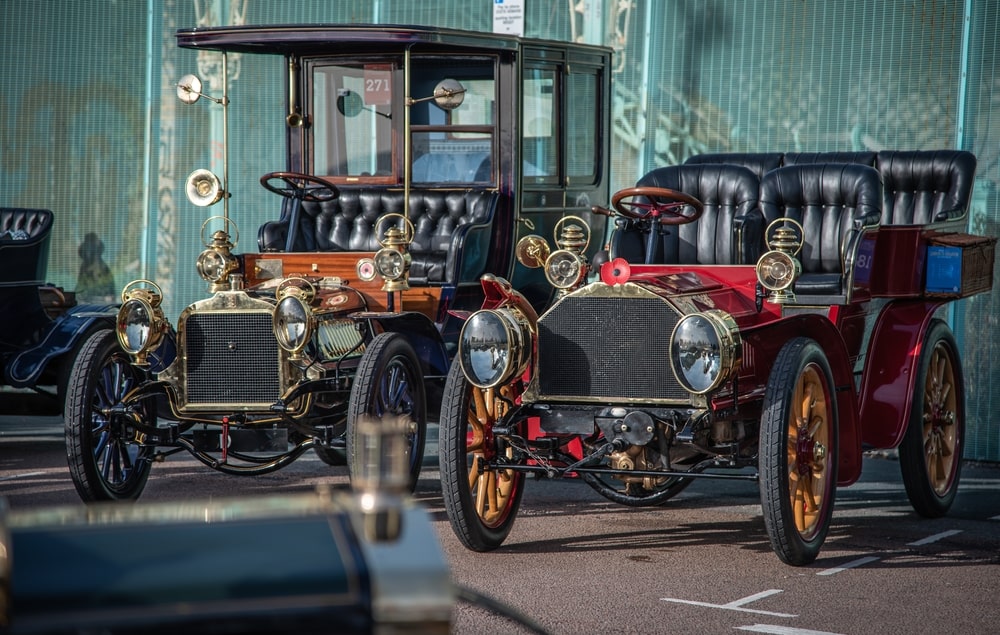 Car Loans Banner - Vintage cars from the 1900s on display